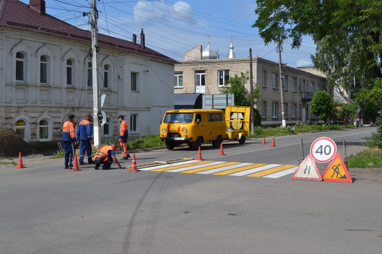 В Старобельске стартовали работы по обновлению пешеходных переходов.